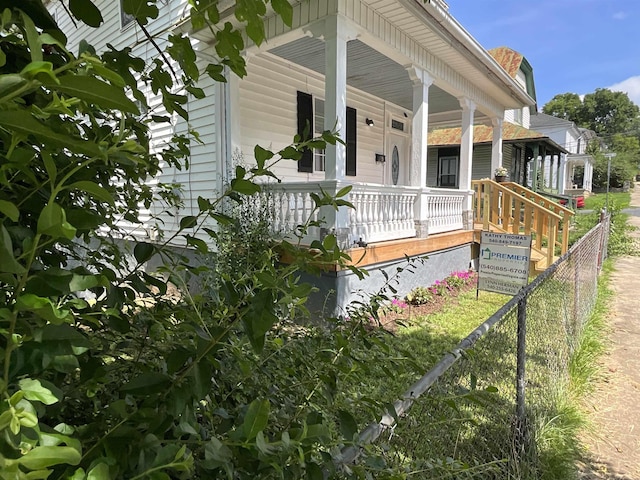 606 Winthrop St, Staunton, VA 24401 - photo 2