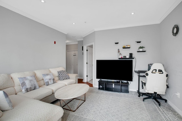 living area featuring recessed lighting, baseboards, and ornamental molding