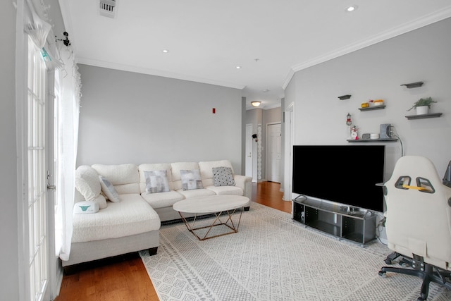 living area featuring visible vents, recessed lighting, and wood finished floors