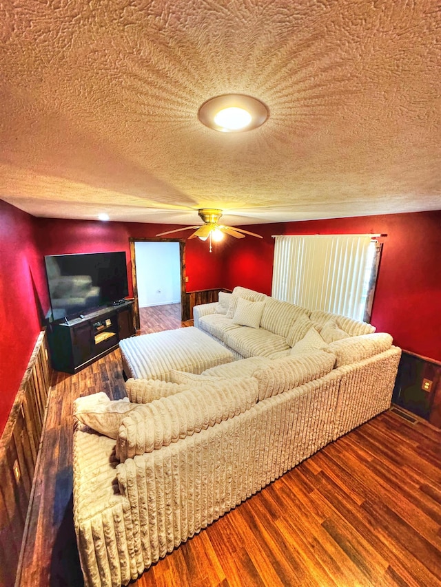 12101 Squirrel Dr, Fulks Run, VA 22830 - living room featuring a textured ceiling, ceiling fan, and wood finished floors