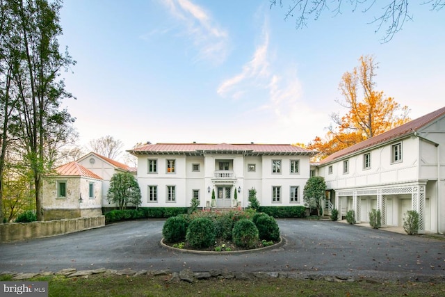 - view of front of house with driveway and stucco siding