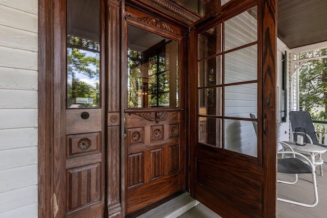 557 Wayne Ave S, Waynesboro, VA 22980 - property entrance with a porch