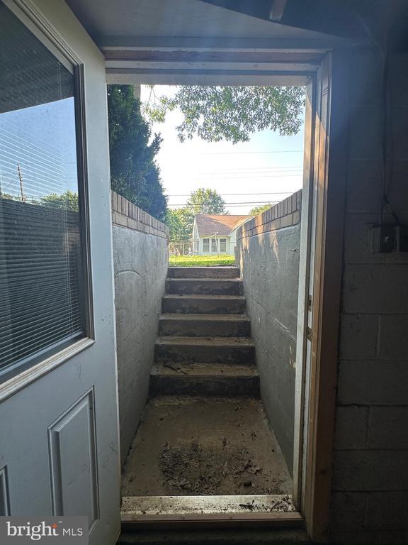 501 Lesco Blvd, Culpeper, VA 22701 - view of stairway