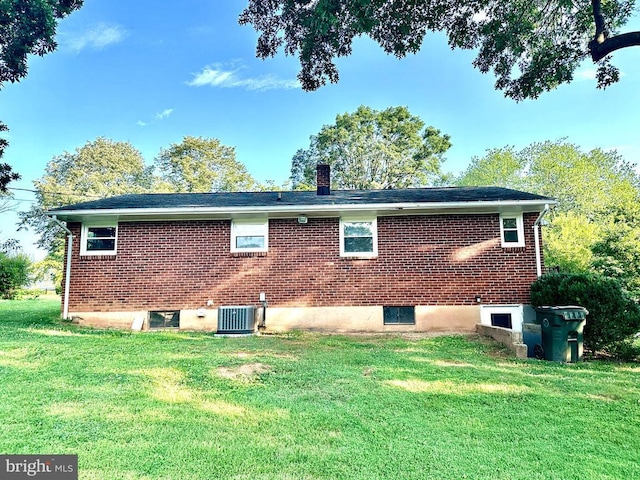 501 Lesco Blvd, Culpeper, VA 22701 - back of property featuring a yard and brick siding