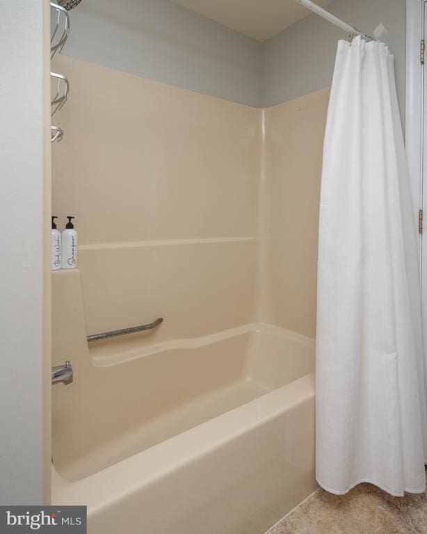 full bath with shower / bath combination with curtain