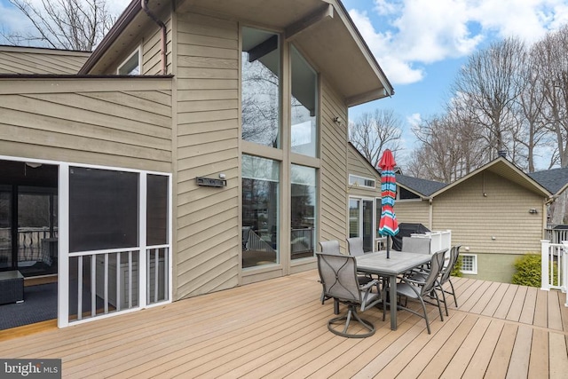 deck with outdoor dining space