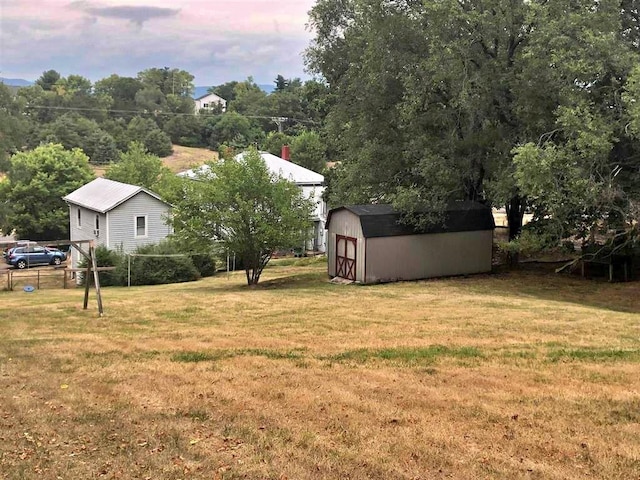 view of yard featuring an outbuilding and a storage shed