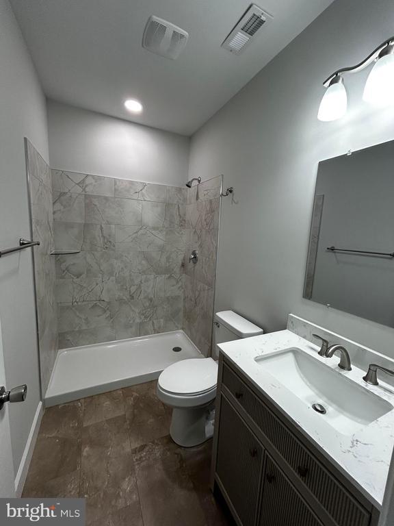 1078 Fishback Rd, Madison, VA 22727 - full bathroom featuring toilet, a tile shower, and vanity