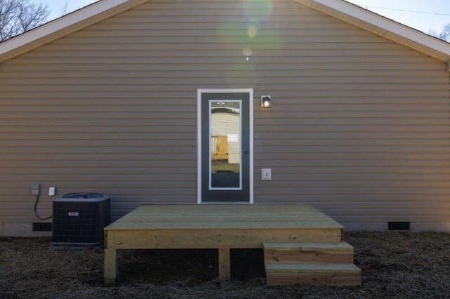 1024 D St, Waynesboro, VA 22980 - back of property featuring crawl space