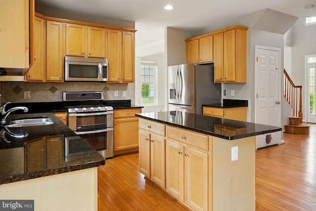 607 Woodruff Ln, Culpeper, VA 22701 - kitchen featuring stainless steel appliances, light wood-style floors, backsplash, recessed lighting, and dark stone counters