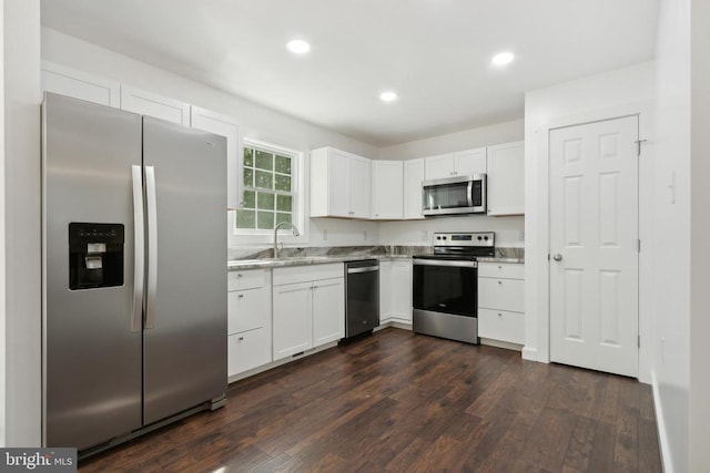 19523 Swamp Poodle Ln, Brandy Station, VA 22714 - kitchen featuring appliances with stainless steel finishes, a sink, dark wood finished floors, white cabinets, and recessed lighting