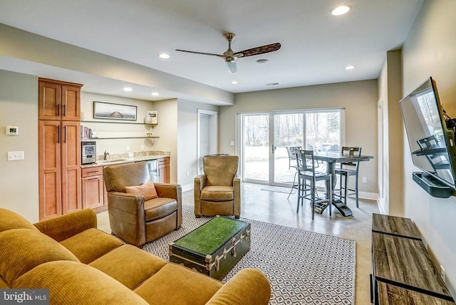 310 Elk Creek Lndg, Mineral, VA 23117 - living area featuring ceiling fan, wet bar, recessed lighting, baseboards, and finished concrete flooring
