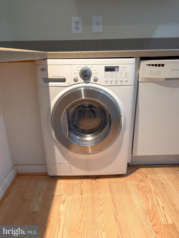 2104 Jefferson Park Ave Unit D, Charlottesville, VA 22903 - laundry room with washer / dryer
