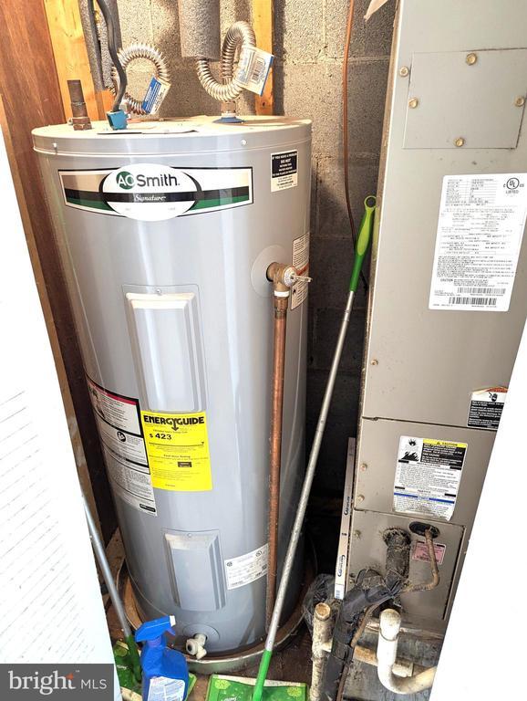 2104 Jefferson Park Ave Unit D, Charlottesville, VA 22903 - utilities with water heater and heating unit