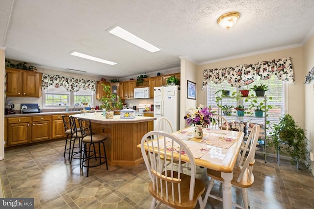 731 Bluewater Blvd S, Mineral, VA 23117 - dining space with crown molding and a textured ceiling