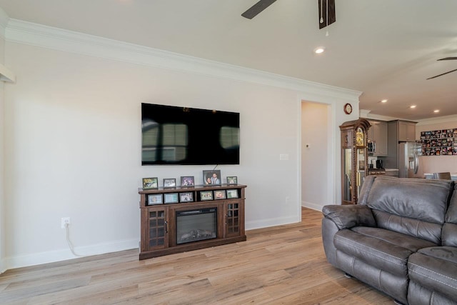 237 Ridgeline Dr, Waynesboro, VA 22980 - living room featuring a ceiling fan, crown molding, light wood finished floors, baseboards, and recessed lighting