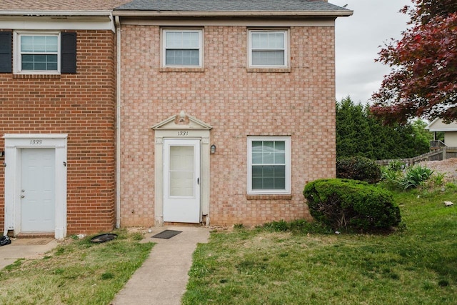 1331 Devon Ln, Harrisonburg, VA 22801 - view of front of home with roof with shingles, a front lawn, and brick siding
