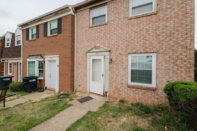 1331 Devon Ln, Harrisonburg, VA 22801 - view of property with brick siding