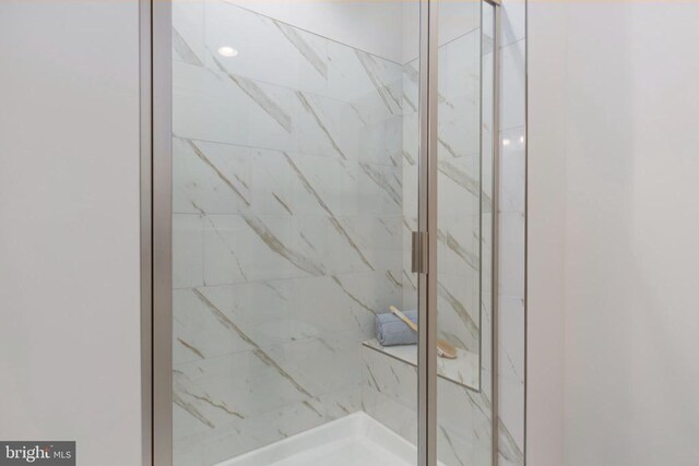 10628 Afton Grove Ct, Fredericksburg, VA 22408 - bathroom with a marble finish shower