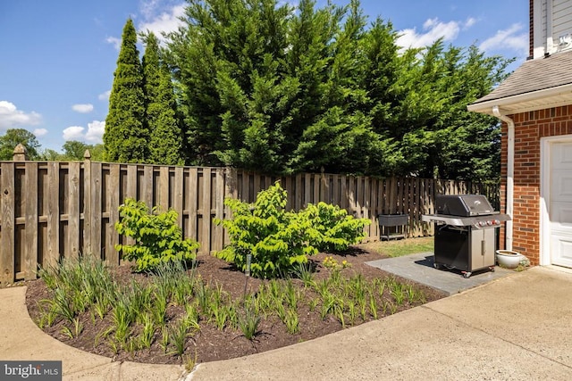 230 Carriage Chase Cir, Warrenton, VA 20186 - view of yard featuring fence