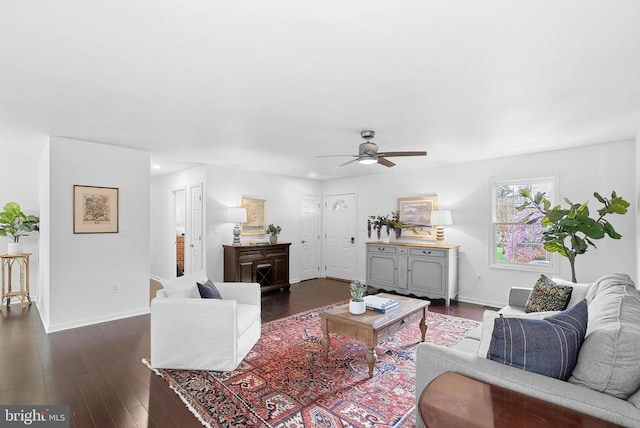 living room featuring a ceiling fan, baseboards, dark wood-type flooring, and recessed lighting