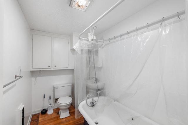 633 Wayne Ave S, Waynesboro, VA 22980 - bathroom with wood finished floors, toilet, a sink, and shower / bathtub combination