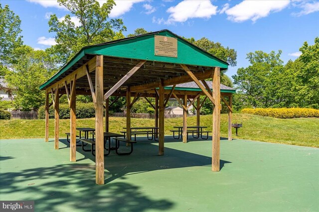 3905 Corbin Hall Ln, Fredericksburg, VA 22408 - surrounding community with a gazebo
