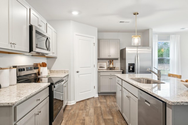 LOT34 Heather Ln, Staunton, VA 24401 - kitchen with stainless steel appliances, a sink, wood finished floors, an island with sink, and hanging light fixtures