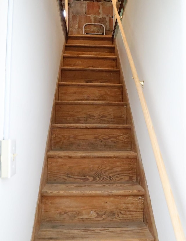 645 Cherry Ave, Waynesboro, VA 22980 - view of stairway