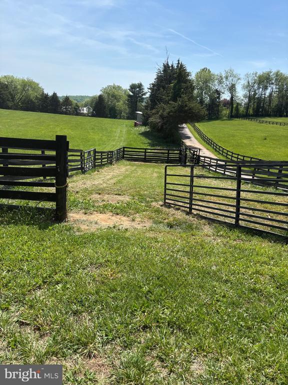  - view of yard with a view of rural / pastoral area
