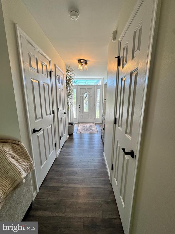 10010 Peppermill Ct, Fredericksburg, VA 22407 - entryway with dark wood-style floors