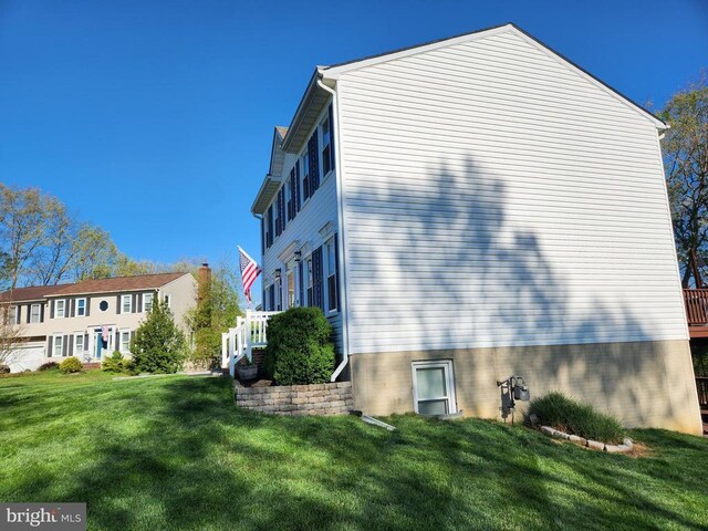 10010 Peppermill Ct, Fredericksburg, VA 22407 - view of side of home with a yard