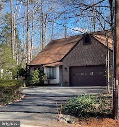 view of front of house with an attached garage and driveway