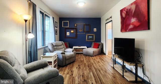 1884 Kennon Rd, Mineral, VA 23117 - living area featuring wood finished floors and baseboards