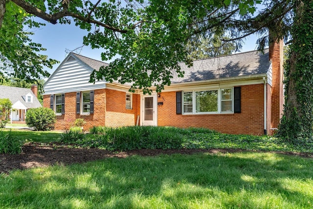 340 New York Ave, Harrisonburg, VA 22801 - ranch-style home featuring brick siding and a chimney