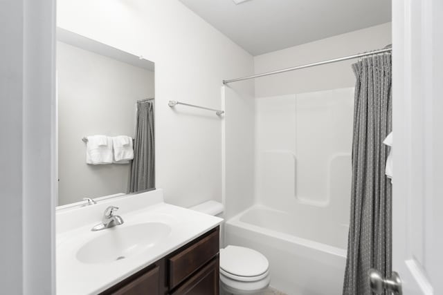 10 Zephyr Rd, Palmyra, VA 22963 - full bathroom with vanity, toilet, and shower / bath combination with curtain