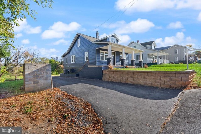 view of front of house featuring covered porch