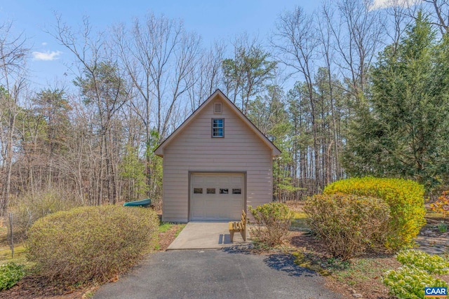 4267 Buck Island Rd, Charlottesville, VA 22902 - detached garage with driveway