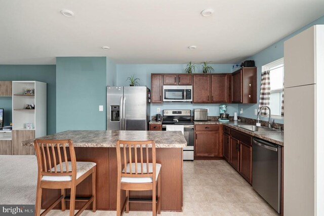 2245 Walnut Branch Dr, Culpeper, VA 22701 - kitchen with appliances with stainless steel finishes, a sink, a center island, and a breakfast bar