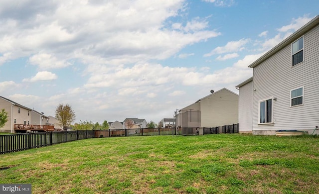 view of yard featuring a residential view
