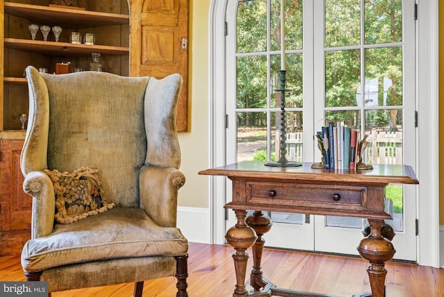 8833 Wales Rd N, Warrenton, VA 20186 - sitting room with wood finished floors