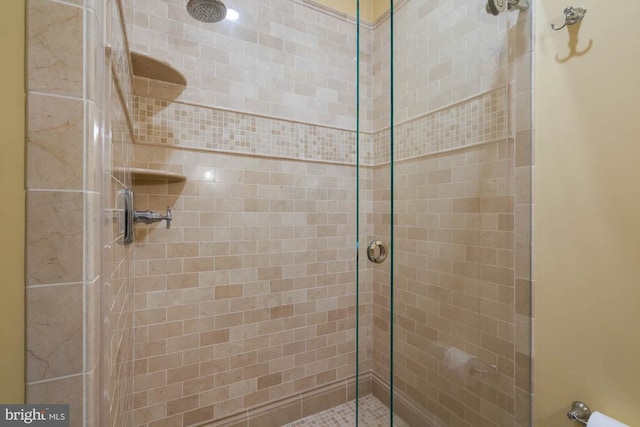 8833 Wales Rd N, Warrenton, VA 20186 - full bath with a shower stall