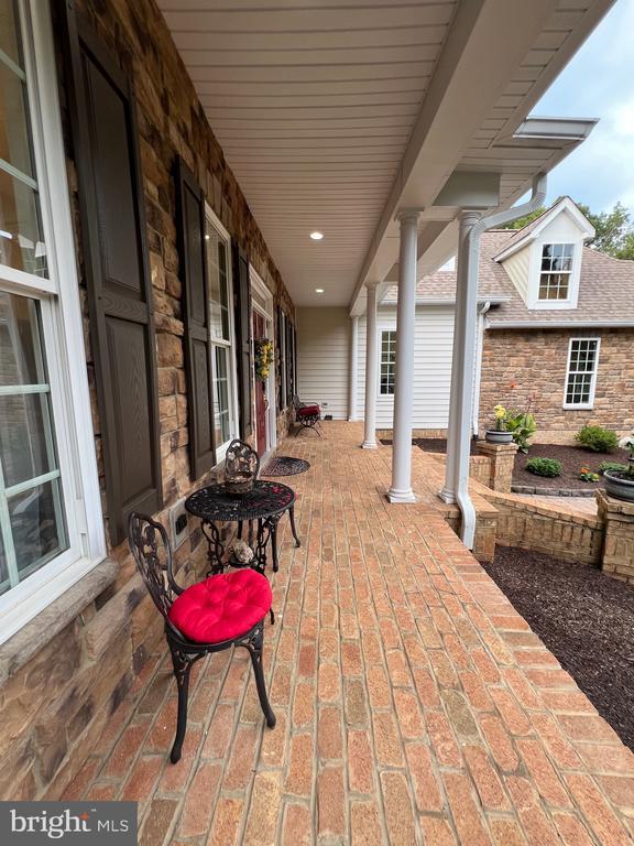 11207 Valor Bridge Dr, Spotsylvania, VA 22551 - photo 3