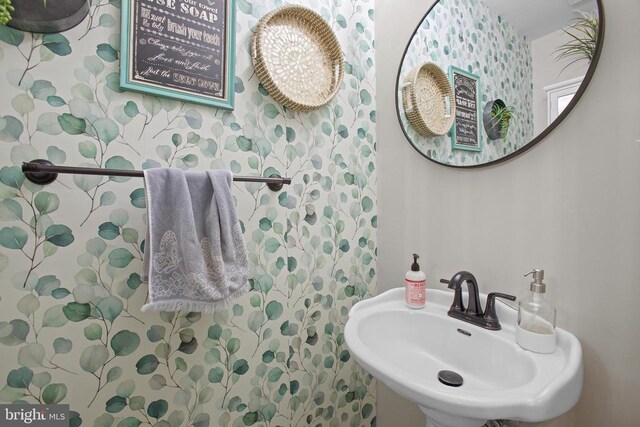 4102 Chris Shan Ct, Fredericksburg, VA 22408 - bathroom with a sink