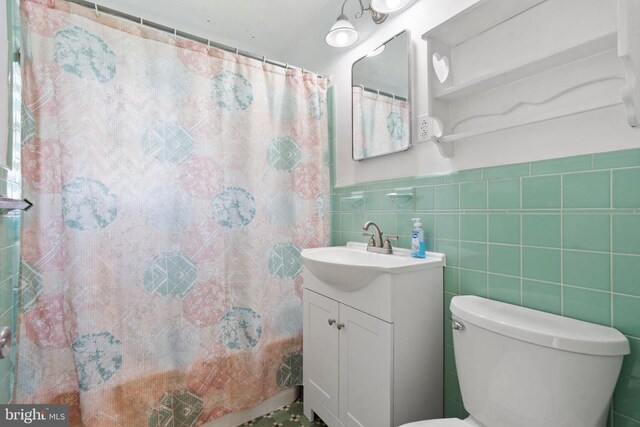130 Morningside Dr, Culpeper, VA 22701 - bathroom with vanity, a wainscoted wall, a shower with shower curtain, and tile walls