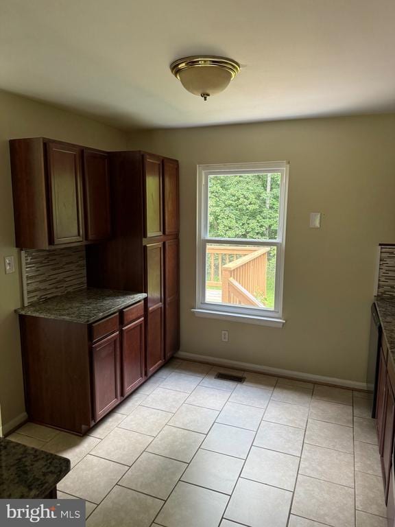 10611 Cobblestone Dr, Spotsylvania, VA 22553 - kitchen featuring light tile patterned floors and backsplash