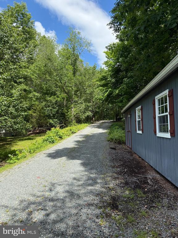 198 Miltons Ln, Louisa, VA 23093 - view of street