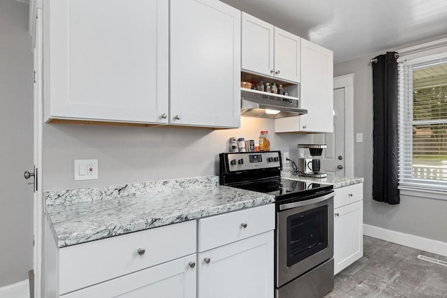 238 Charlotte Ave N, Waynesboro, VA 22980 - kitchen featuring stainless steel electric range, under cabinet range hood, white cabinetry, baseboards, and light wood-style floors