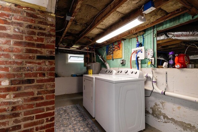 238 Charlotte Ave N, Waynesboro, VA 22980 - laundry room featuring independent washer and dryer and water heater