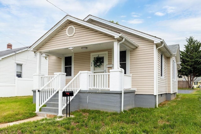 238 Charlotte Ave N, Waynesboro, VA 22980 - view of front facade featuring covered porch and a front yard